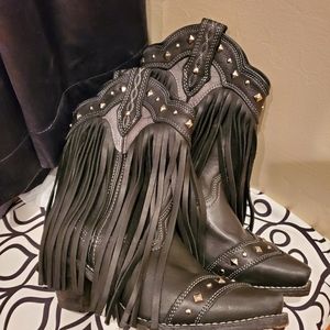 Super cute cowgirl boots